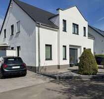 Haus zum Kaufen in Düsseldorf 2.150.000,00 € 270 m²