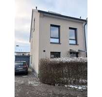 Haus zum Mieten in Bornheim 1.800,00 € 141 m²