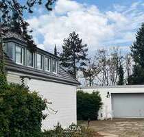 Haus zum Kaufen in Düsseldorf 1.950.000,00 € 242 m²