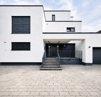 Haus zum Kaufen in Frechen Buschbell 1.179.000,00 € 341.09 m²