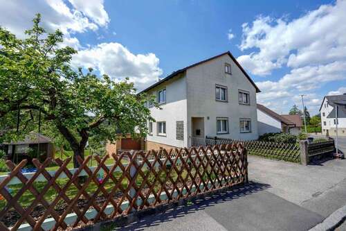 Foto - Haus zum Kaufen in Rödental 159.990,00 € 194 m²