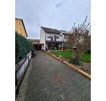 Haus zum Kaufen in Altrip 370.000,00 € 213.15 m²