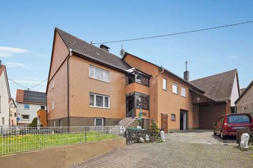 Foto - Haus zum Kaufen in Mücke 244.000,00 € 242.9 m²