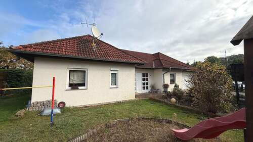 Foto - Haus zum Kaufen in Neuhausen 270.000,00 € 260 m²