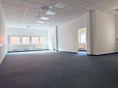 Foto - Büro in Nagold 980,00 € 98 m² - 980,00&nbsp;EUR Kaltmiete, ca.&nbsp; 98,00&nbsp;m&sup2;