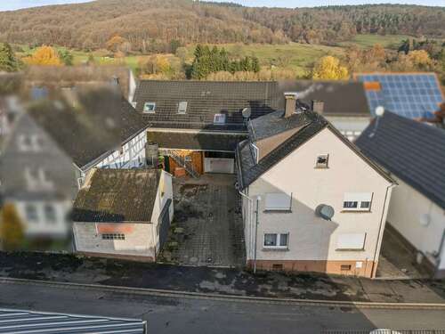 Foto - Haus zum Kaufen in Biebertal 298.000,00 € 182 m²