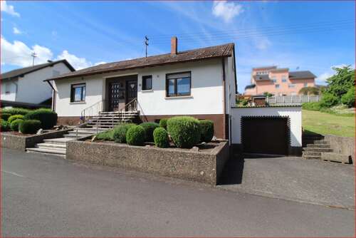 Foto - Haus zum Kaufen in Dickesbach 165.000,00 € 100 m²