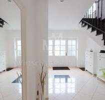 Haus zum Kaufen in Isernhagen Altwarmbüchen 1.245.000,00 € 319 m² - Isernhagen / Altwarmbüchen