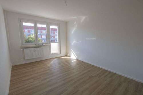 Foto - Wohnung zum Mieten in Halle (Saale) 210,00 € 43.73 m²