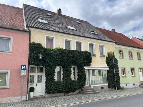 Foto - Haus zum Kaufen in Luhe-Wildenau 220.000,00 € 202 m²