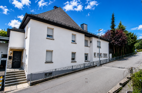 Foto - Haus zum Kaufen in Niederreifenberg 295.000,00 € 280 m²