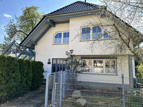 Foto - Haus zum Kaufen in Petersberg Sennewitz 399.000,00 € 168 m²