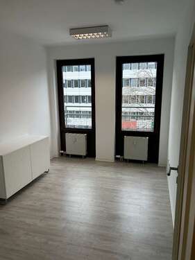 Foto - Büro in Köln 1.050,00 € 38 m² - 1.050,00&nbsp;EUR Kaltmiete, ca.&nbsp; 38,00&nbsp;m&sup2;