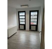 Büro in Köln 1.050,00 € 38 m² - 1.050,00&nbsp;EUR Kaltmiete, ca.&nbsp; 38,00&nbsp;m&sup2; in Köln (PLZ: 50674)