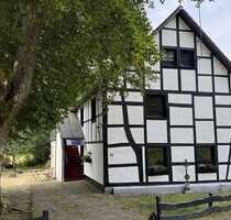 Haus zum Kaufen in Hellenthal 185.000,00 € 110 m²
