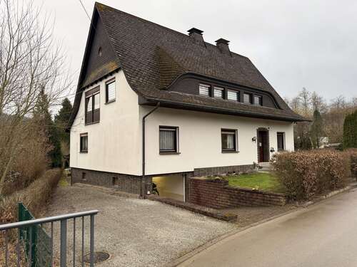 Foto - Haus zum Kaufen in Finnentrop-Frielentrop 270.000,00 € 160 m²