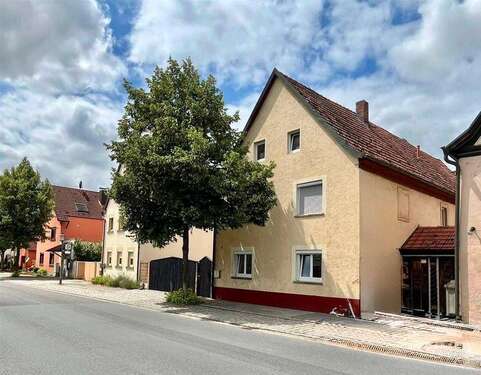 Foto - Haus zum Kaufen in Wonfurt 298.000,00 € 257.6 m²