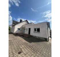 Haus zum Kaufen in Kamp-Lintfort 330.000,00 € 202.7 m²