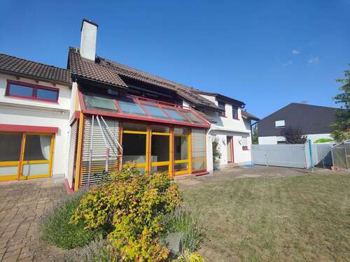 Foto - Haus zum Kaufen in Ahorn 460.000,00 € 281 m²