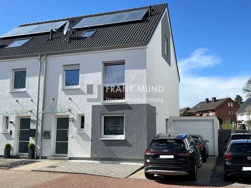 Foto - Haus zum Kaufen in Mönchengladbach-Wickrath-Wickrath 499.000,00 € 135 m²