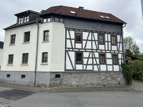 Foto - Haus zum Kaufen in Elz 580.000,00 € 270 m²
