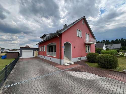 Foto - Haus zum Kaufen in Bodenwöhr 365.000,00 € 180 m²