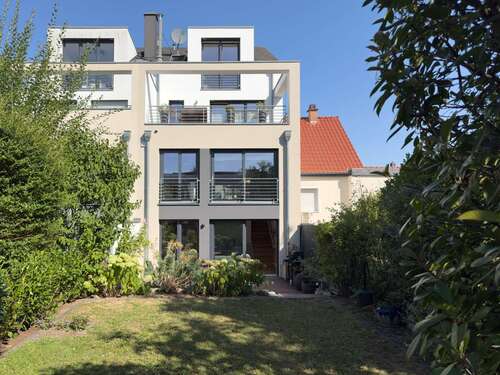 Foto - Haus zum Kaufen in Frankfurt am Main 1.560.000,00 € 228 m²