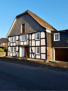Foto - Haus zum Kaufen in Meschede 118.000,00 € 140 m²