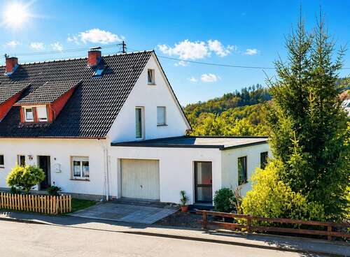 Foto - Haus zum Kaufen in Hilchenbach 199.000,00 € 114.67 m²