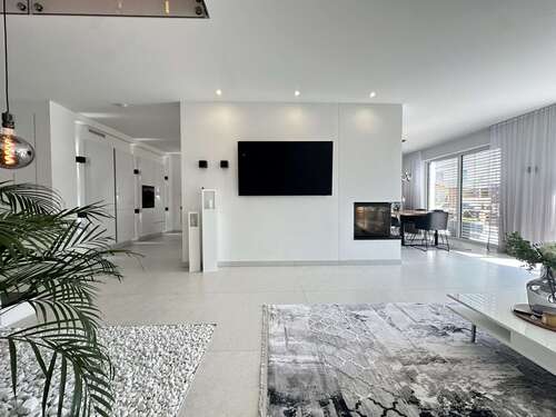 Foto - Haus zum Kaufen in Neutraubling 990.000,00 € 180 m²