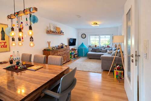 Foto - Haus zum Kaufen in Weisel 169.000,00 € 159.93 m²