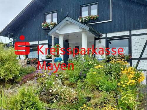 Foto - Haus zum Kaufen in Bell 699.000,00 € 219 m²