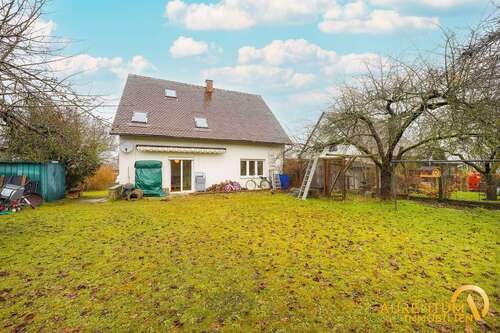 Foto - Haus zum Kaufen in Roding 225.000,00 € 142.09 m²