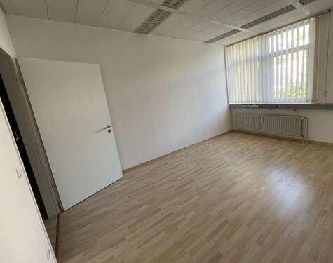 Foto - Büro in München 650,00 € 27 m² - 650,00&nbsp;EUR Kaltmiete, ca.&nbsp; 27,00&nbsp;m&sup2;