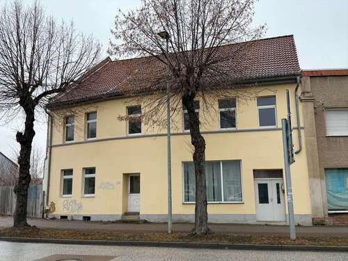 Foto - Haus zum Kaufen in Güsten 29.000,00 € 142 m²