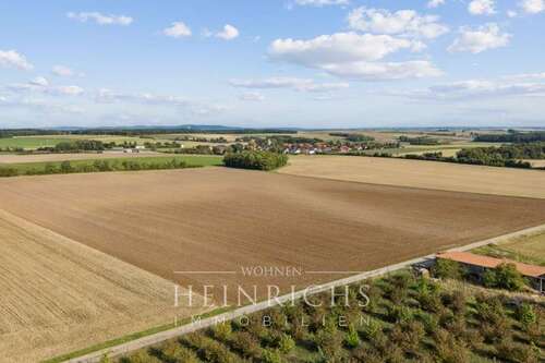 Foto - Grundstück in Erlach 622.000,00 € 65481 m²