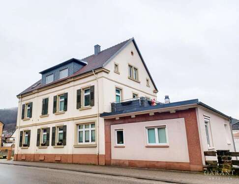 Foto - Haus zum Kaufen in Hinterweidenthal 420.000,00 € 390 m²