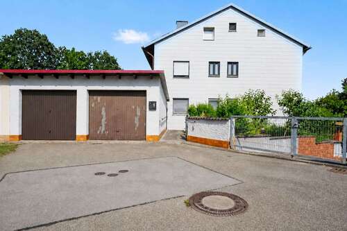 Foto - Haus zum Kaufen in Roth 670.000,00 € 358.3 m²