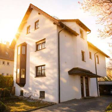 Foto - Haus zum Kaufen in Fellbach 950.000,00 € 330 m²