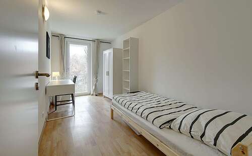 Foto - WG-Zimmer in Stuttgart 450,00 € 9 m²