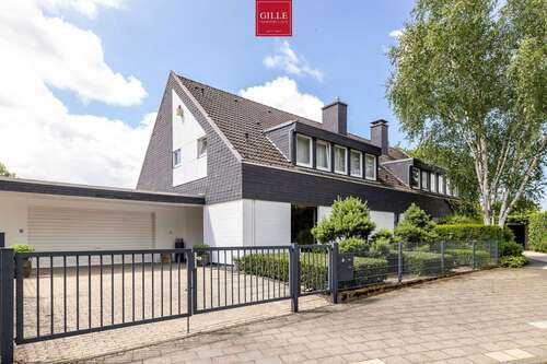 Foto - Haus zum Kaufen in Grevenbroich 695.000,00 € 214.62 m²