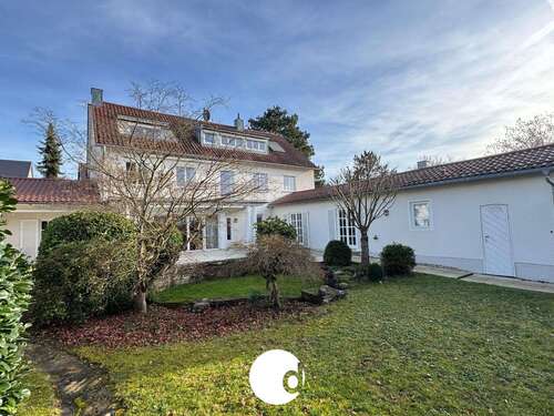 Foto - Haus zum Kaufen in Stuttgart 2.150.000,00 € 320 m²