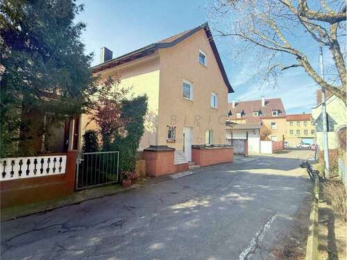 Foto - Haus zum Kaufen in Neu-Ulm 1.040.000,00 € 260 m²