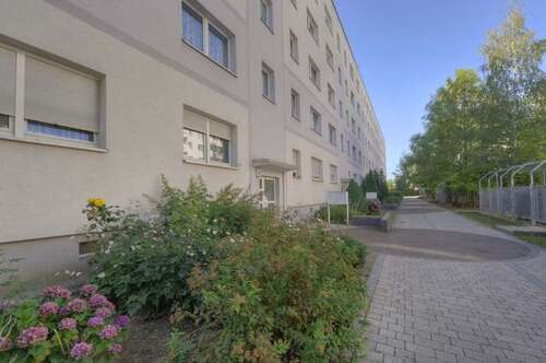 Foto - Wohnung zum Mieten in Halle 344,00 € 56.98 m²