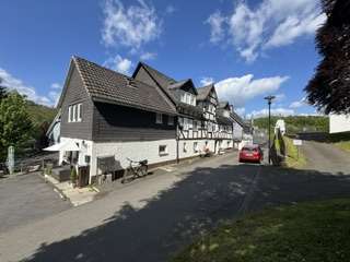 Foto - Haus zum Kaufen in Netphen 369.000,00 € 406 m²