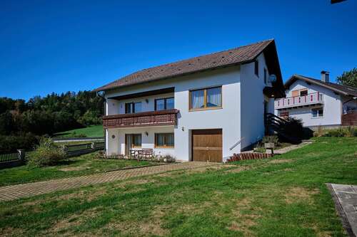 Foto - Haus zum Kaufen in Loitzendorf 299.000,00 € 146.9 m²