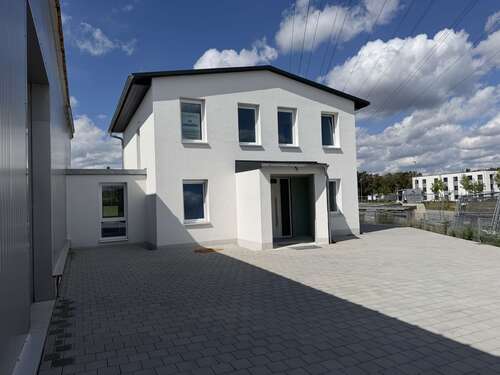 Foto - Halle in Röttenbach 649.900,00 € 196.89 m²