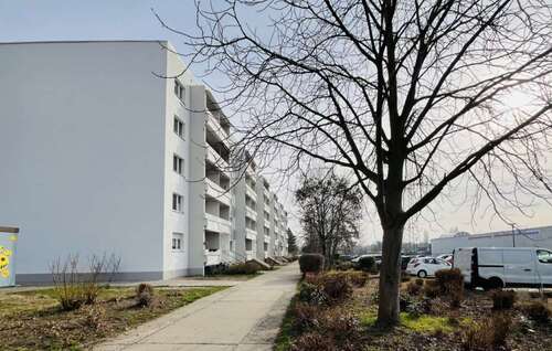 Foto - Wohnung zum Mieten in Halle (Saale) 330,48 € 56.98 m²