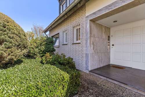Foto - Haus zum Kaufen in Düsseldorf-Niederkassel 1.590.000,00 € 157 m²