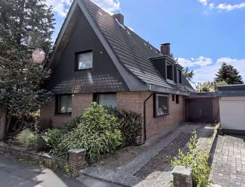 Foto - Haus zum Kaufen in Lübeck 220.000,00 € 205 m²